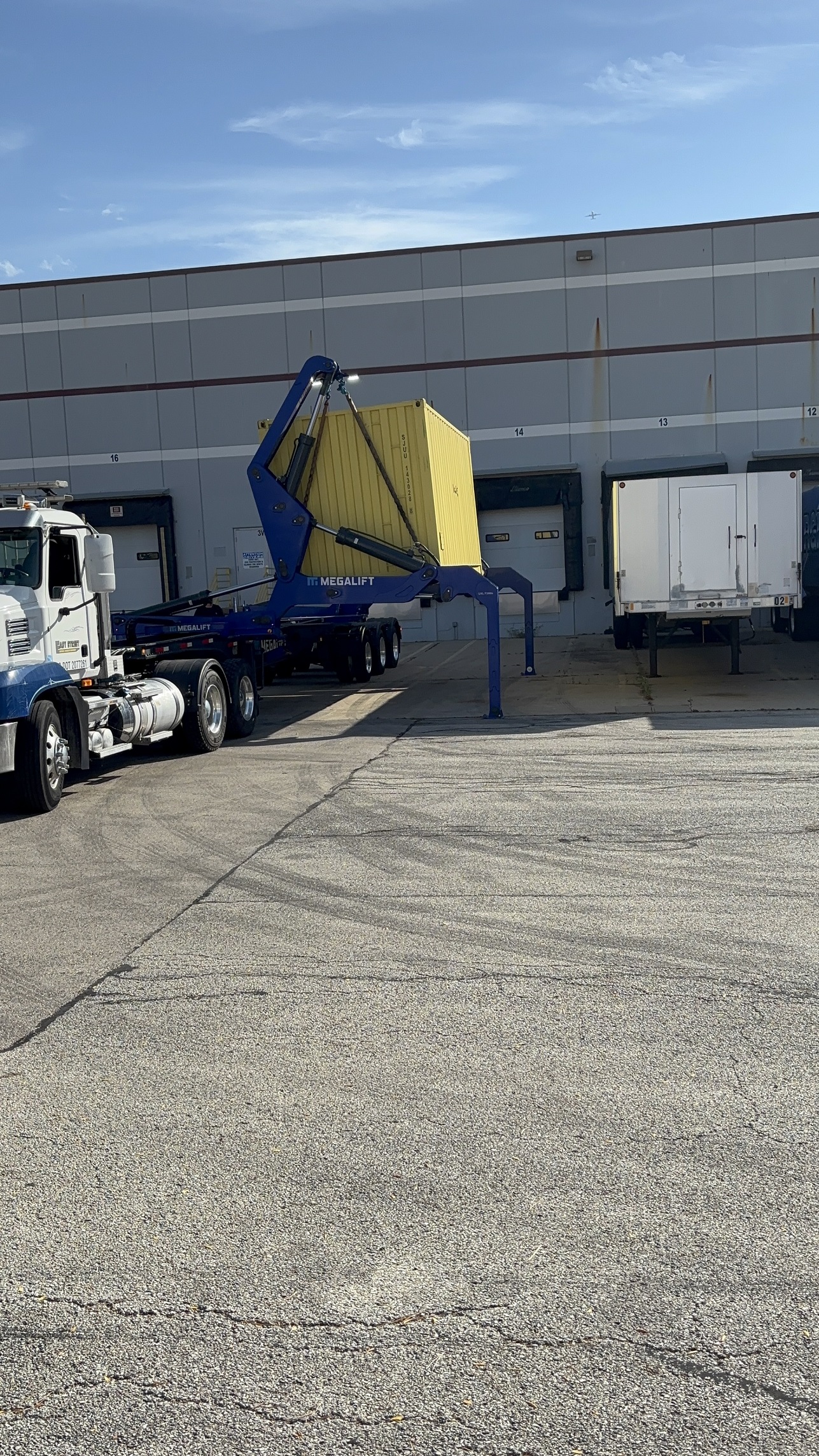Megalift handling a container